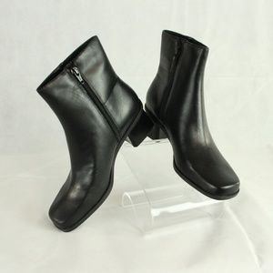 Vtg Madeline zip up boots size 7 M